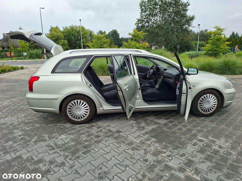 Toyota Avensis 1.8 VVT-i Combi - 16