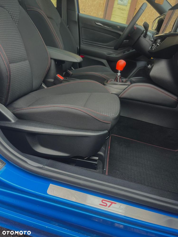 Ford Focus 1.0 EcoBoost ST-Line X - 25