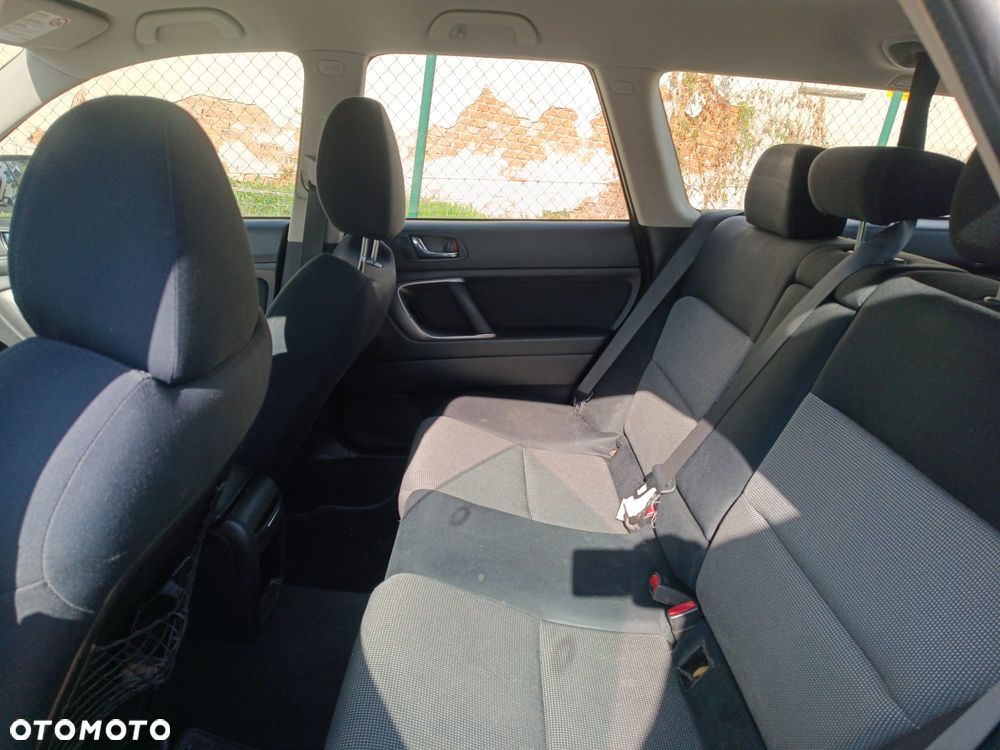 Subaru Legacy 2.0R Trend - 10