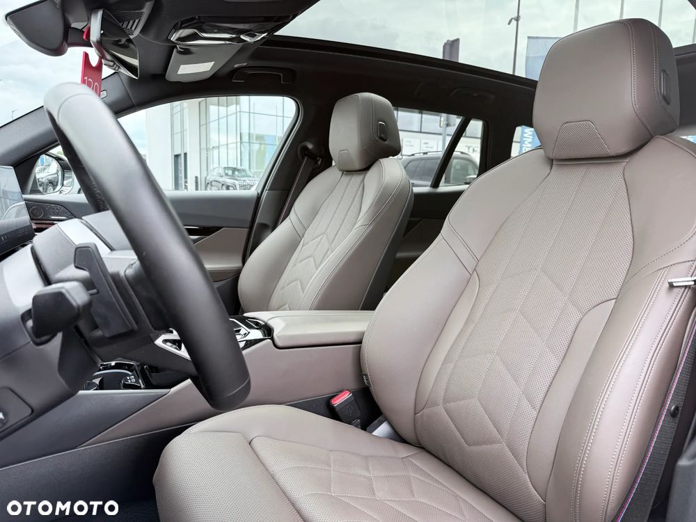 BMW Seria 5 520d xDrive - 29