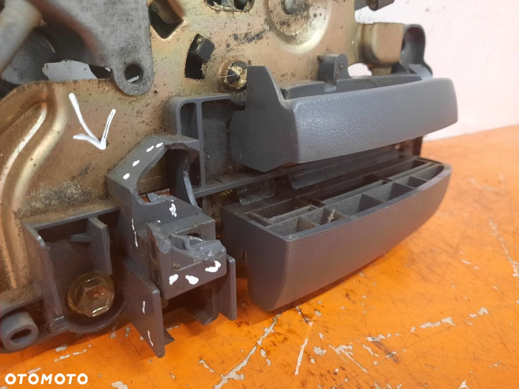TOYOTA PREVIA II 2.0 D-4D 01-04 ZAMEK DRZWI TYŁ LEWY KLAMKA WEWNĘTRZNA 1C0 - 6