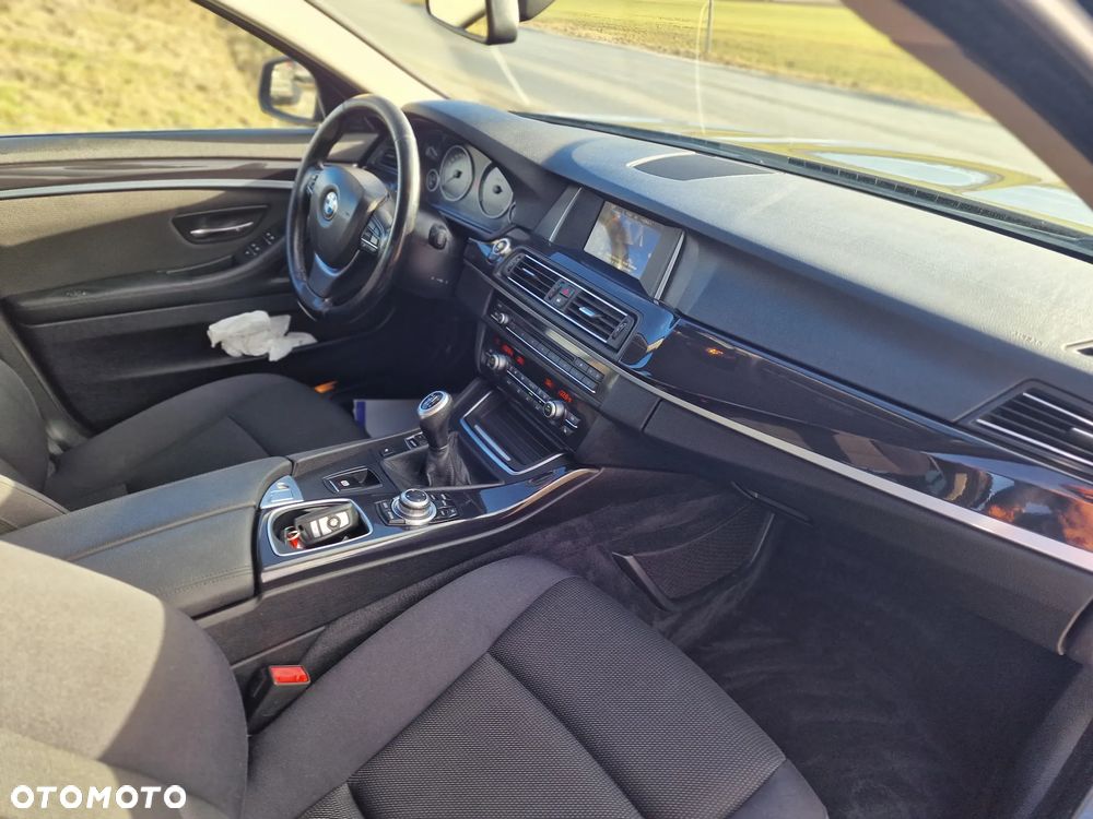 BMW Seria 5 518d - 28