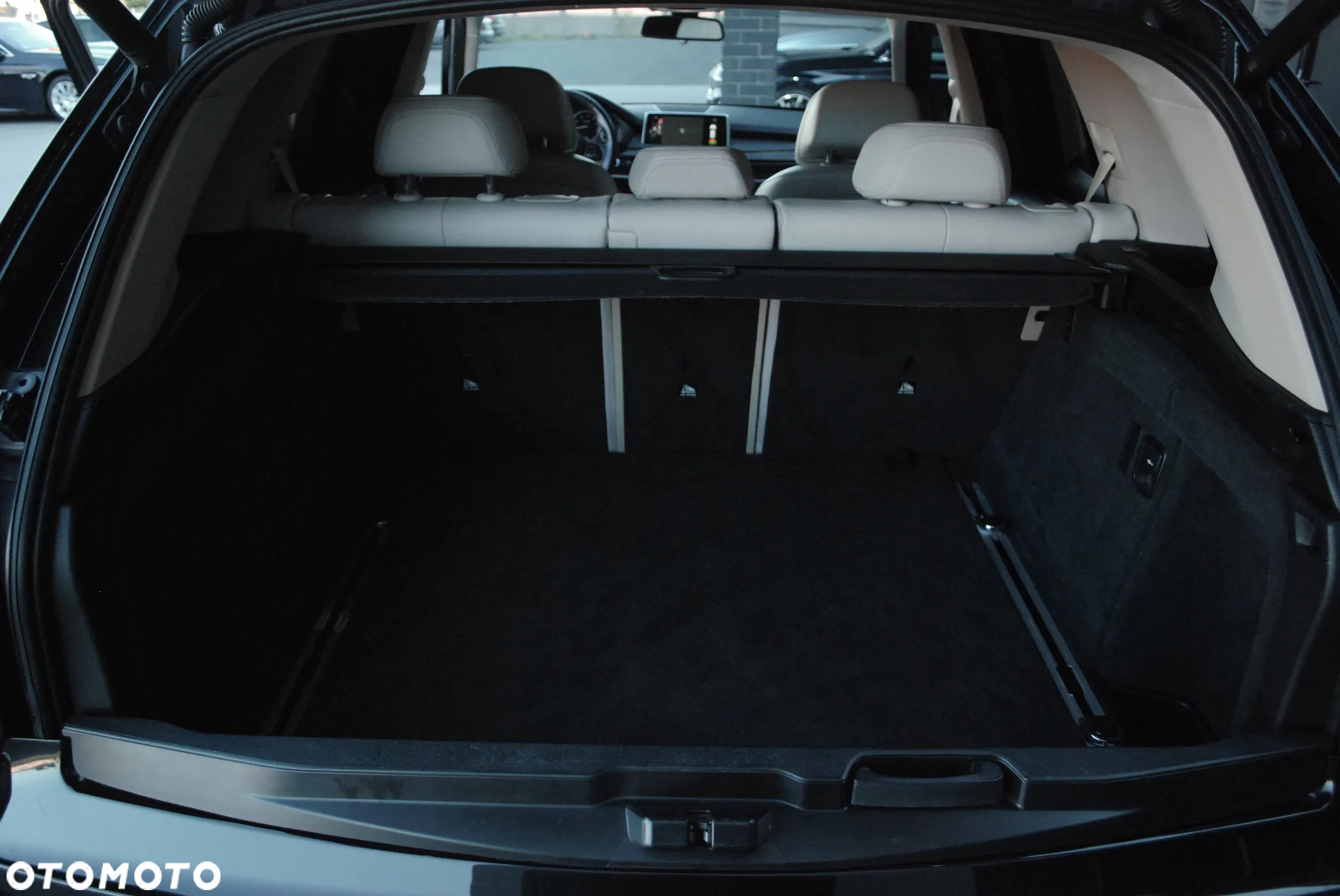 BMW X5 5.0i xDrive - 18