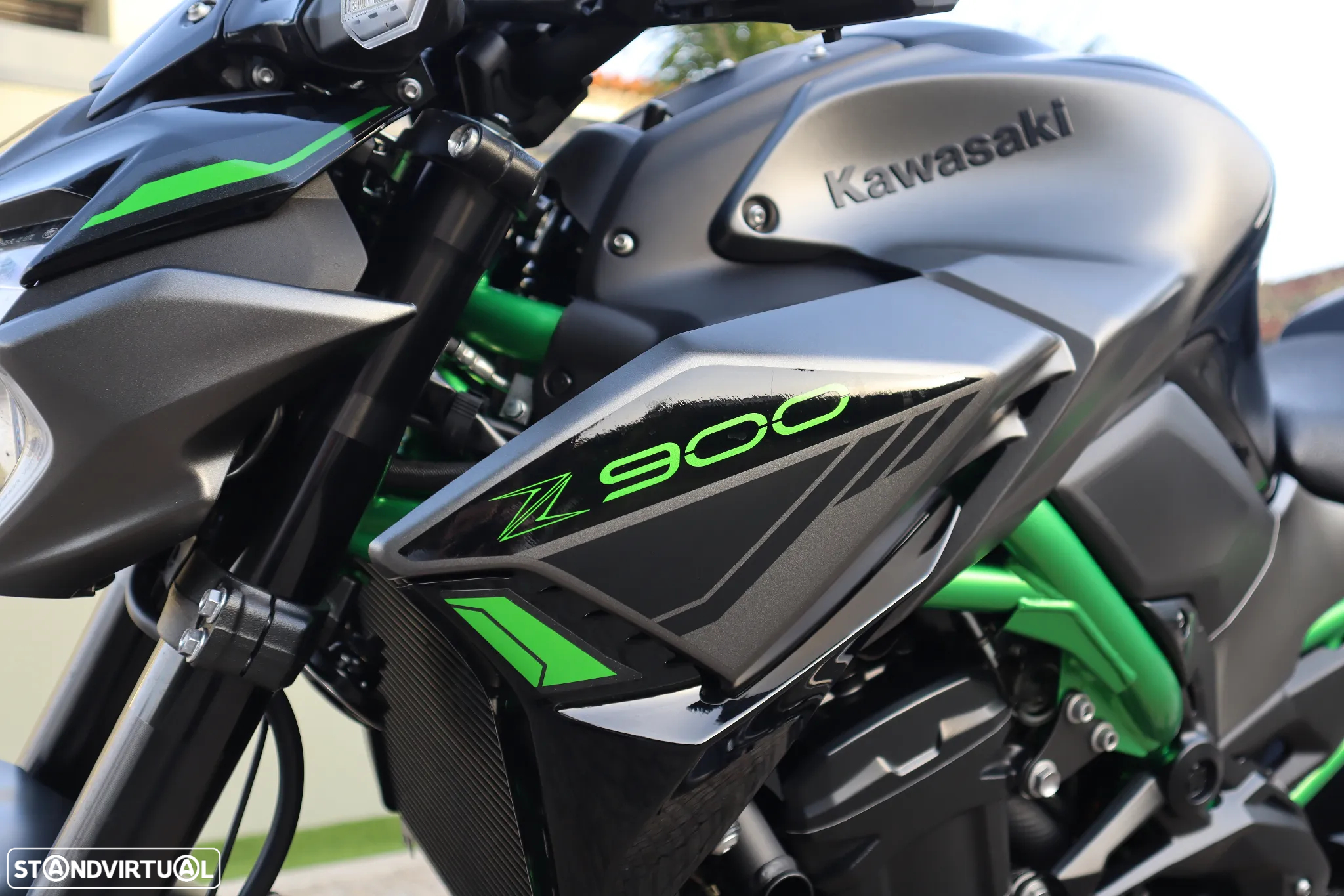 Kawasaki ZR 900F - 12