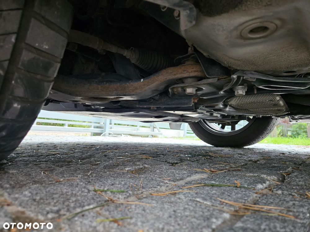 Toyota Avensis 1.8 Premium EU5 MS - 24