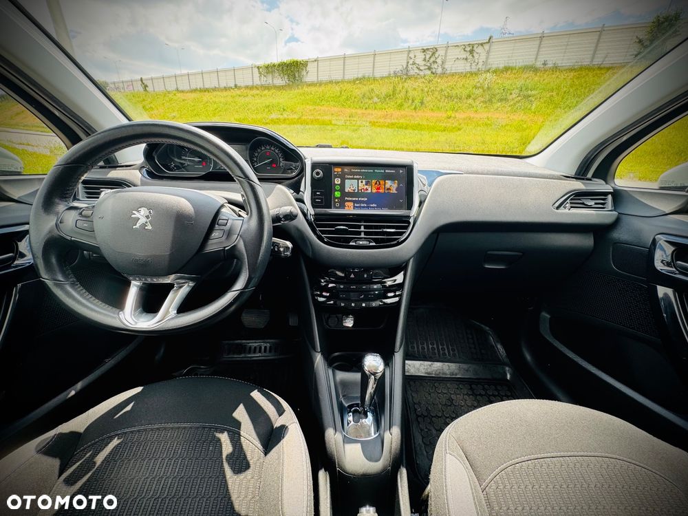 Peugeot 208 - 11