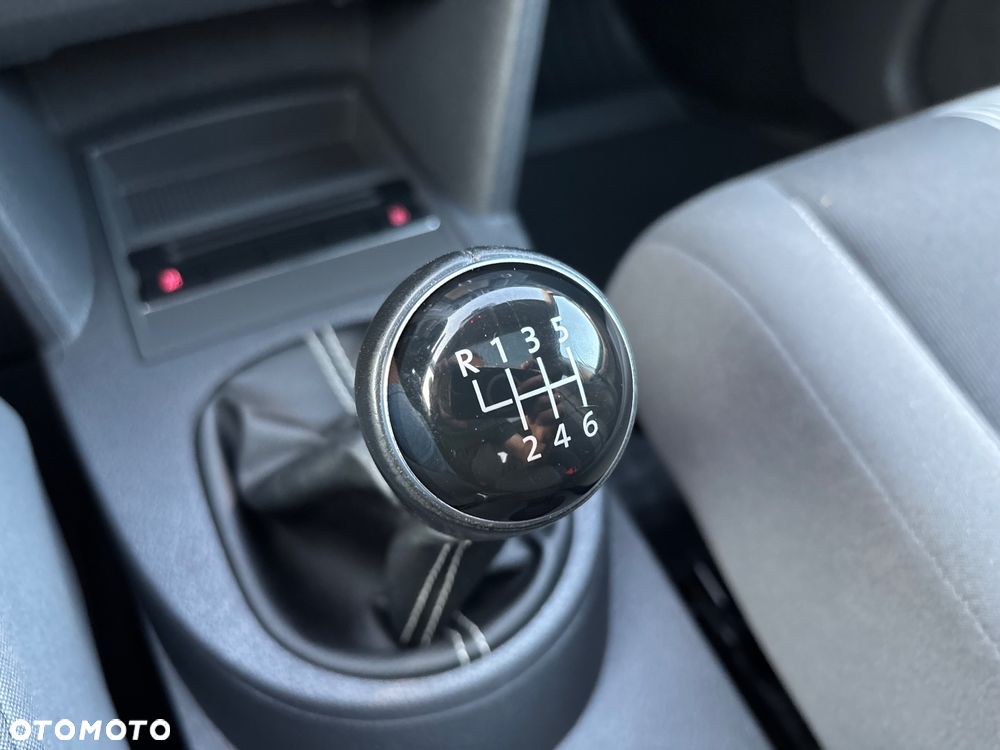 Volkswagen Touran - 17