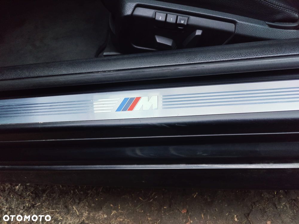 BMW Seria 6 650i - 8