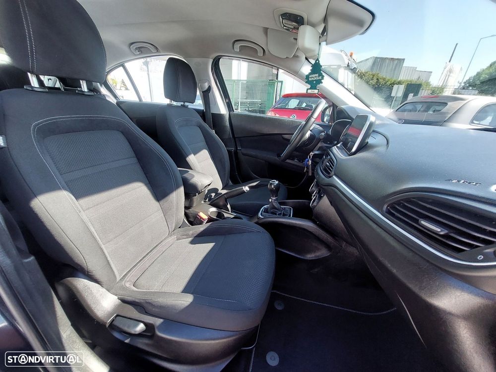 Fiat Tipo 1.3 M-Jet Lounge Tech J17 - 19