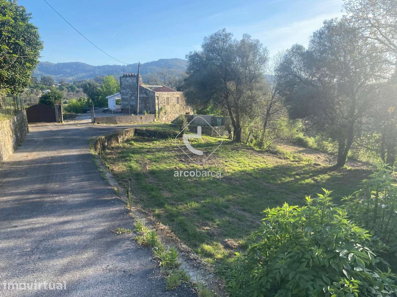 Terreno em zona de construção com 925m2 - São Paio de Jolda - Arcos de - Grande imagem: 4/10