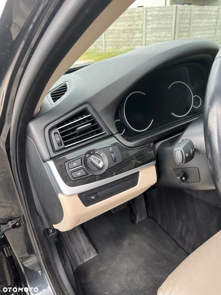 BMW Seria 5 530d xDrive Sport-Aut Luxury Line - 26