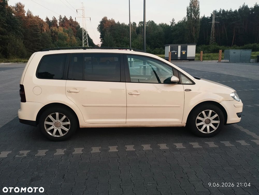 Volkswagen Touran 1.9 TDI Trendline DSG - 4