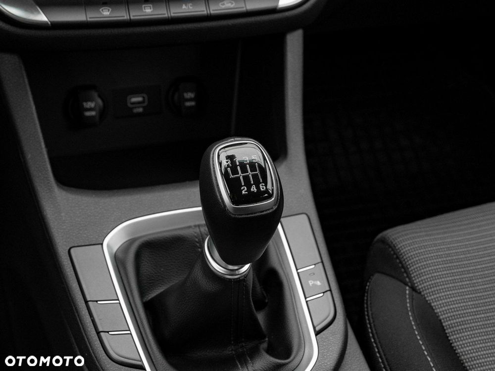 Hyundai i30 1.5 DPI Classic + - 19