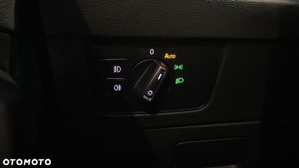 Volkswagen Passat - 25