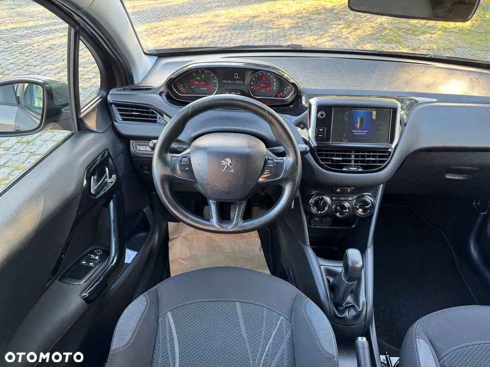 Peugeot 208 - 16