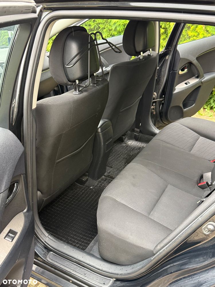 Toyota Avensis 2.0 D-4D - 10