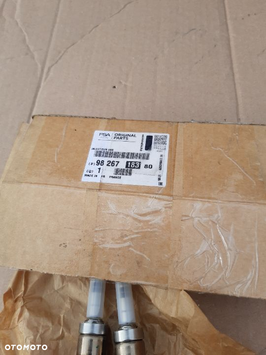 Wtrysk Wtryskiwacz Citroën Opel Peugeot 9826718380 1.2 PureTech THP C3 C4 308 3008 Berlingo DS3 DS4 - 2
