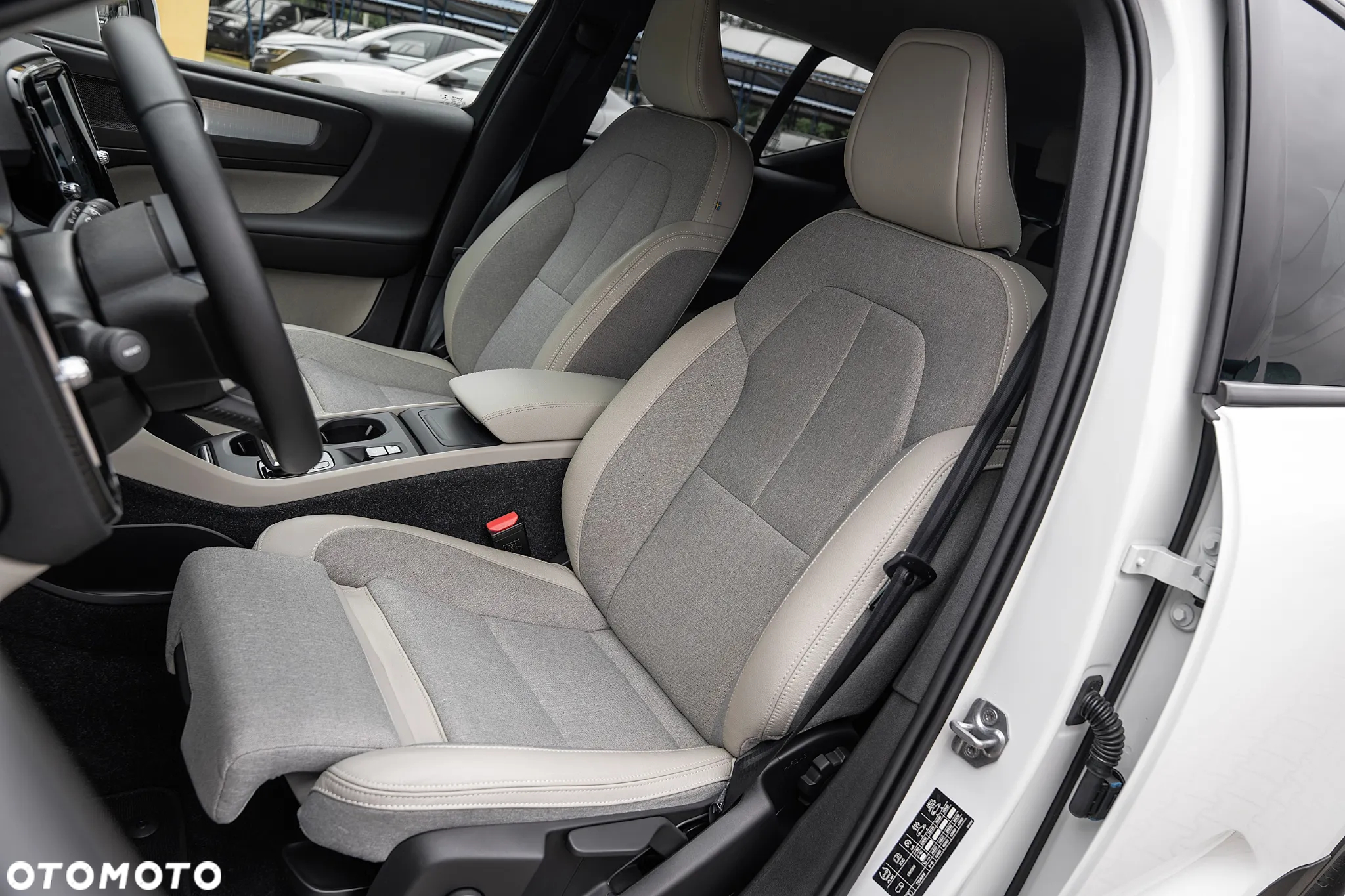 Volvo XC 40 T3 Momentum Pro - 19