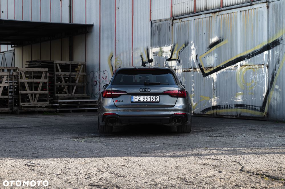 Audi RS4 Avant - 7