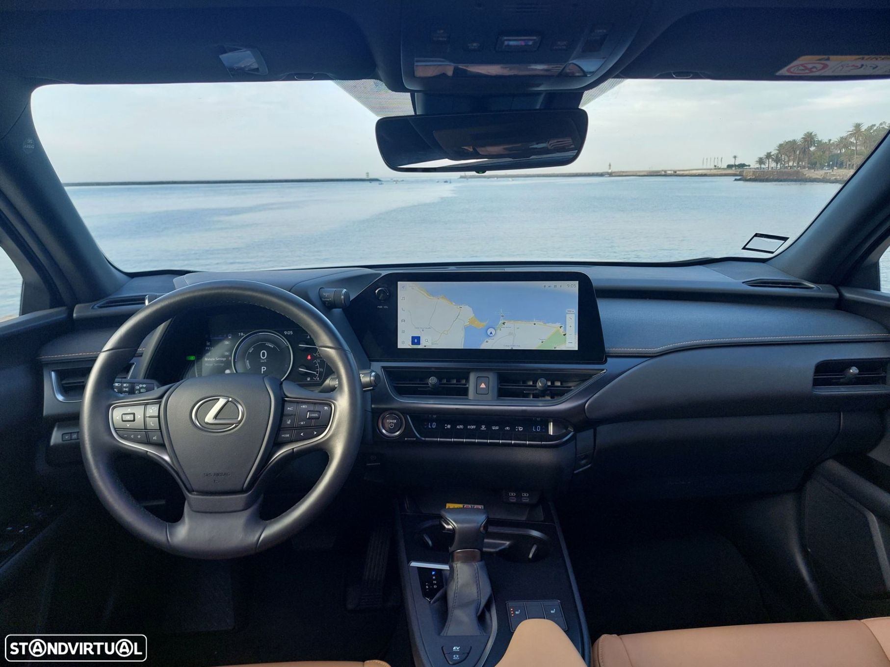 Lexus ux-250h - 15