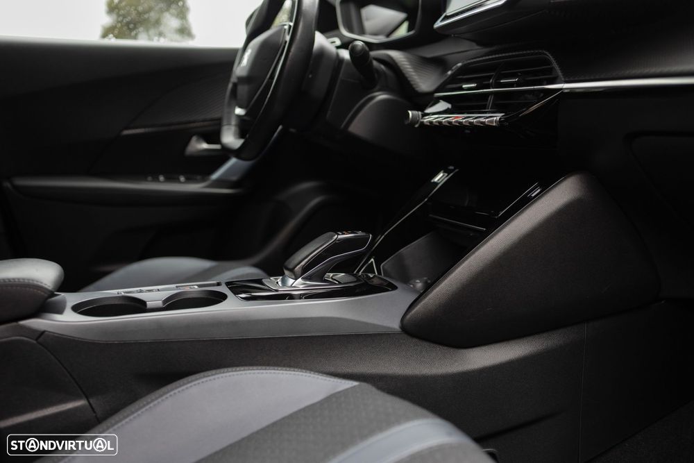 Peugeot e-2008 Allure - 8