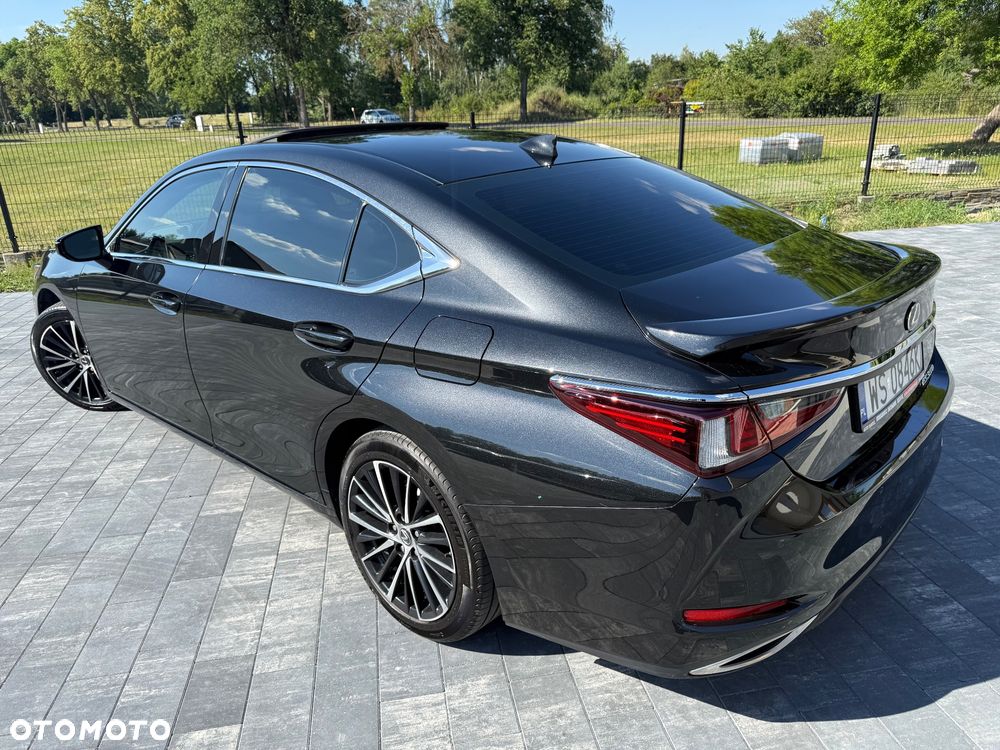 Lexus ES - 10