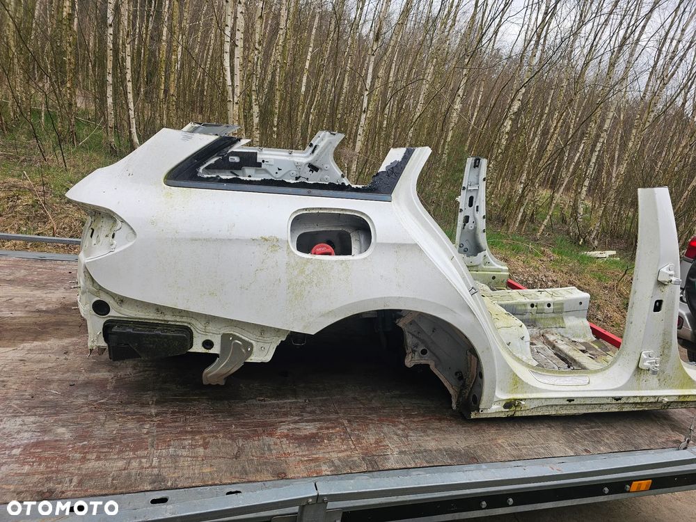 DUPA TYŁ BŁOTNIKI PAS Z WANNĄ SŁUPKI MERCEDES W213 KOMBI - 2