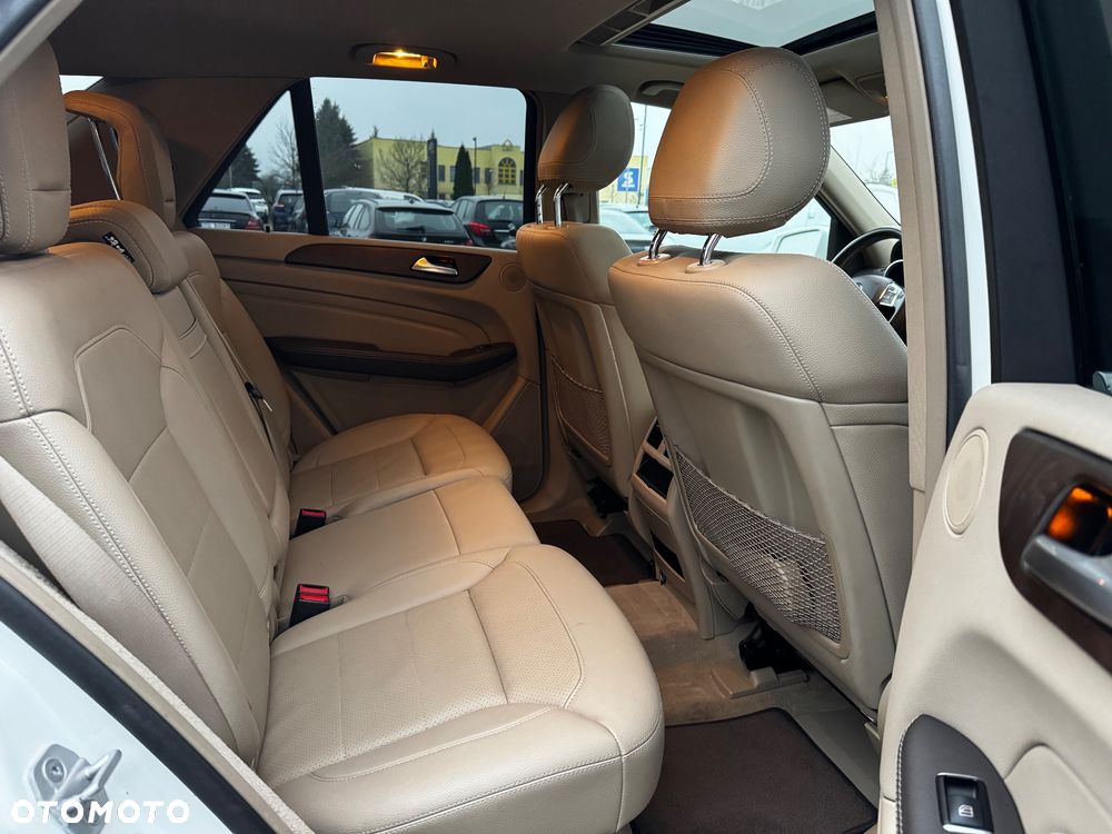 Mercedes-Benz ML 350 4MATIC (BlueEFFICIENCY) 7G-TRONIC - 32