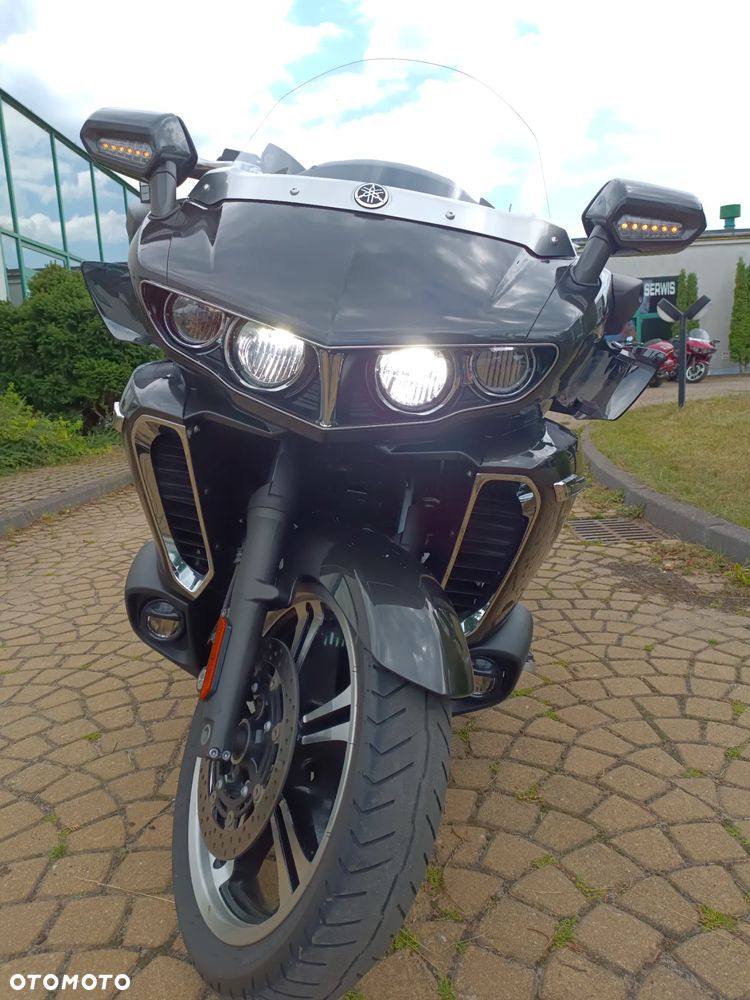 Yamaha Venture - 7