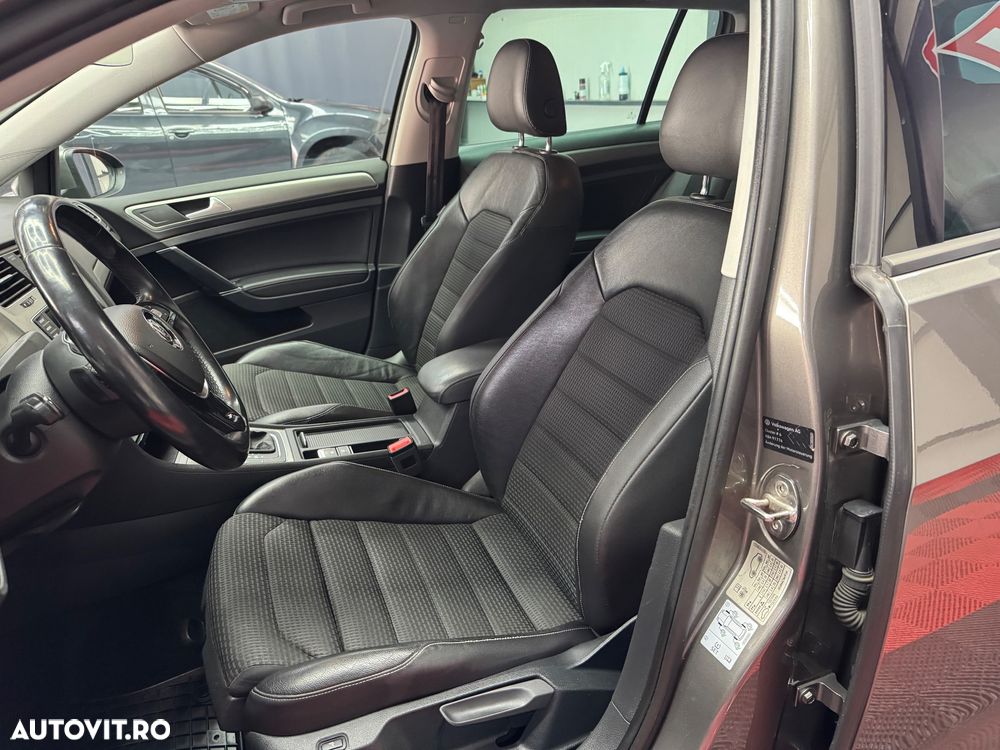 Volkswagen Golf - 8