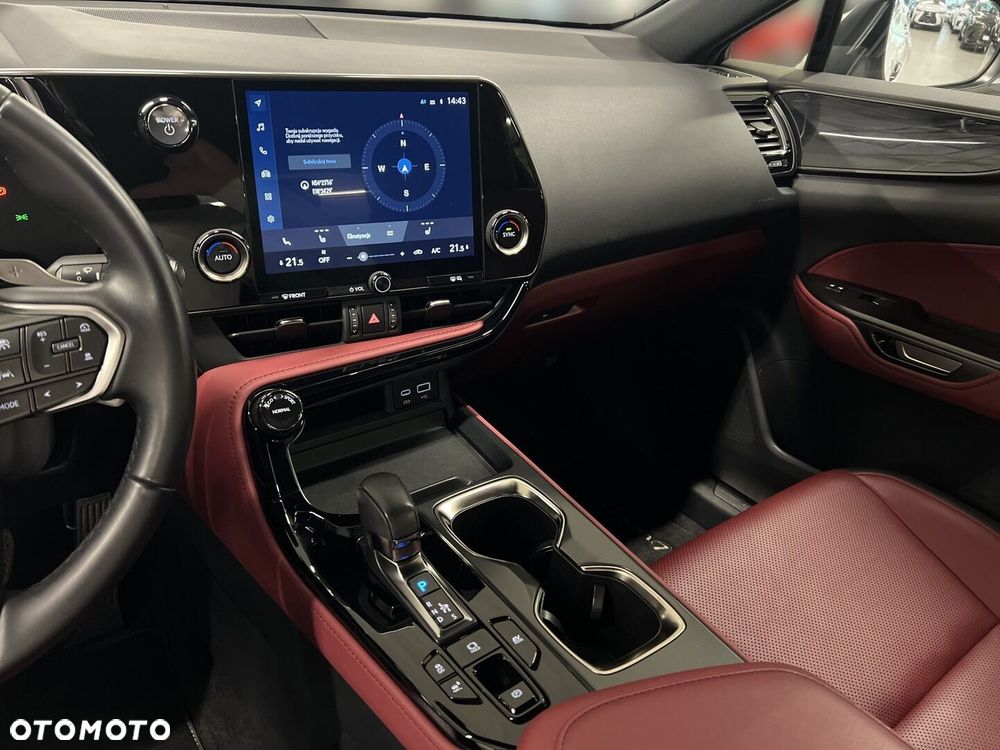 Lexus NX 350h Business AWD - 24