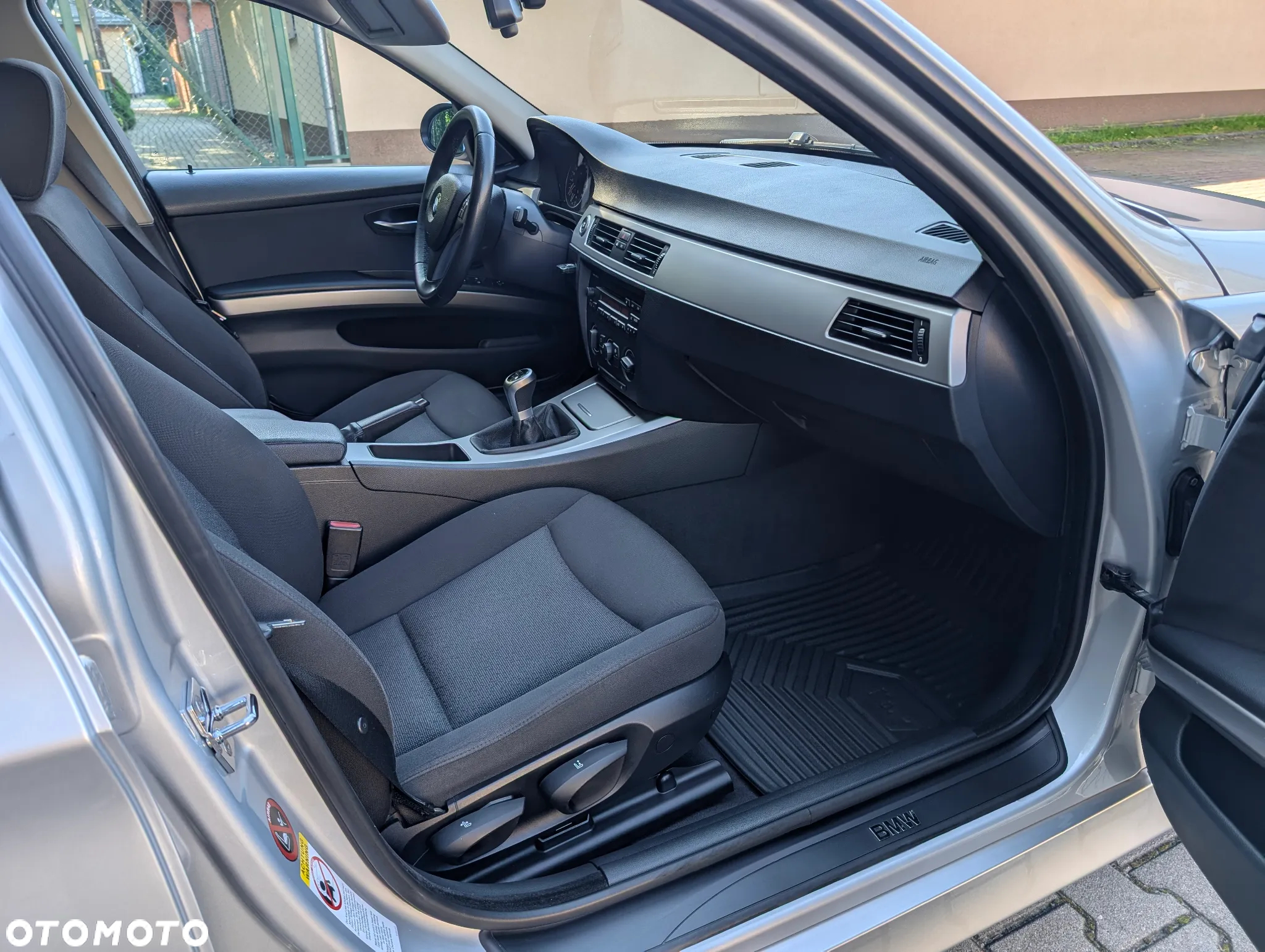 BMW Seria 3 318i Touring - 17
