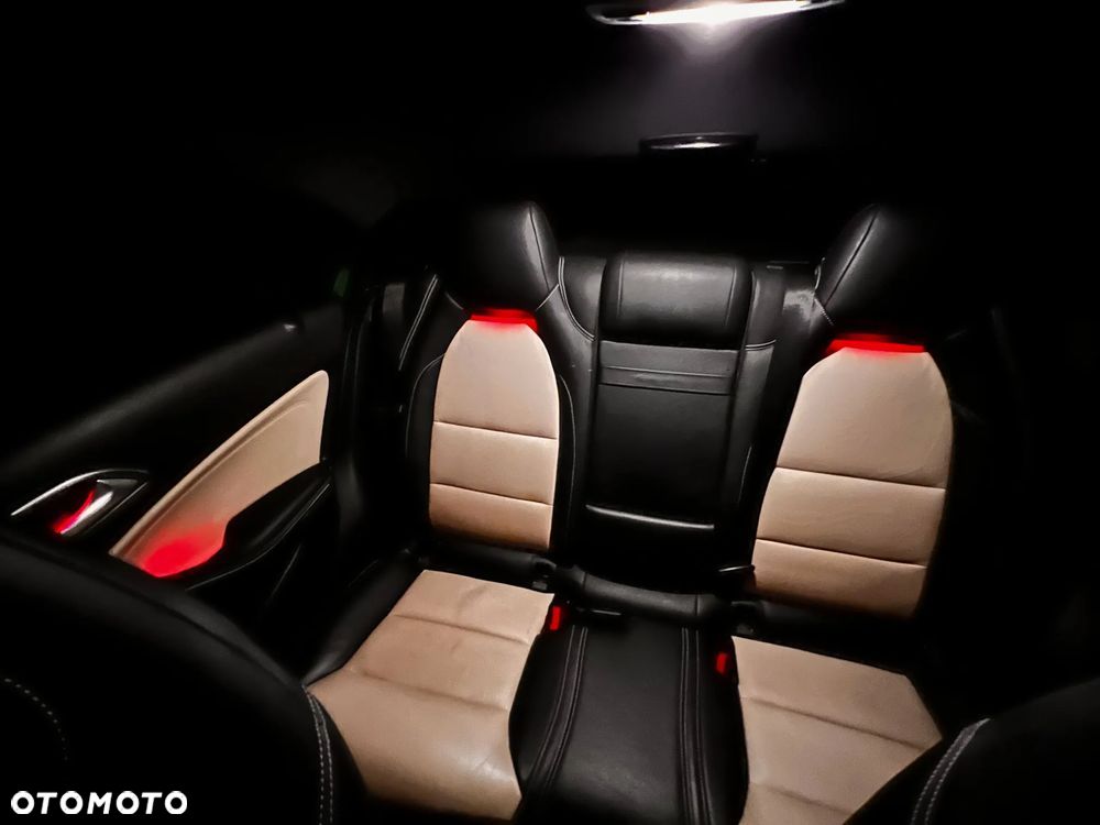 Mercedes-Benz Klasa A 180 d 7G-DCT AMG Line - 32