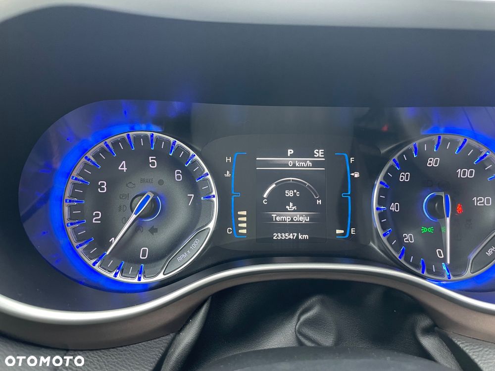 Chrysler Pacifica - 21