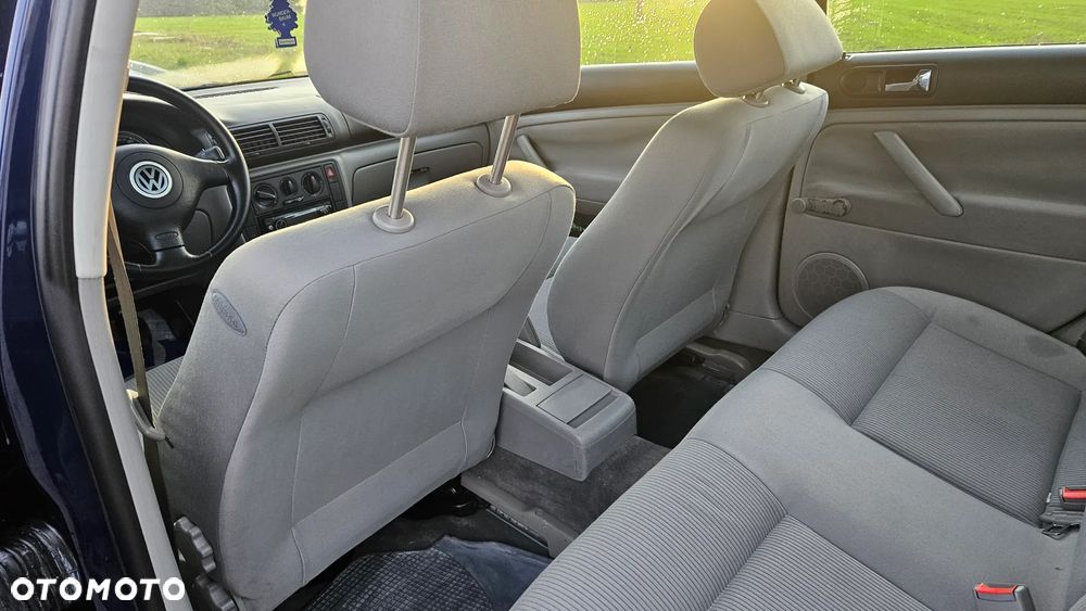 Volkswagen Passat 1.8T Basis - 17