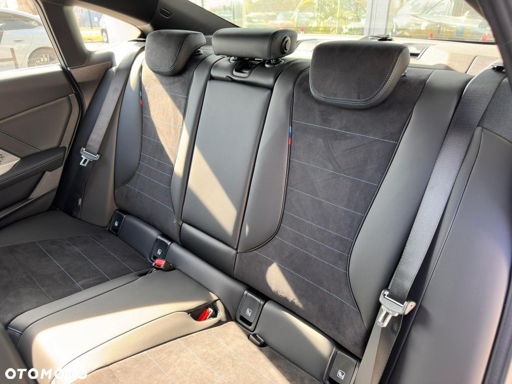 BMW Seria 2 220i mHEV - 28