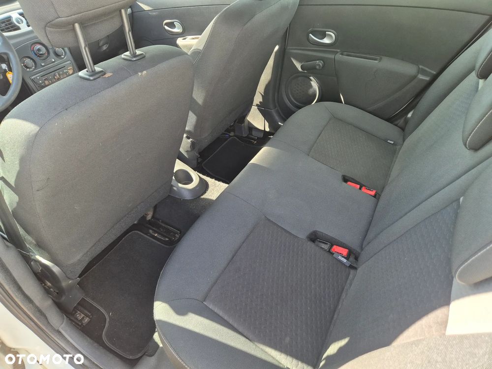 Renault Clio 1.5 dCi Authentique - 15