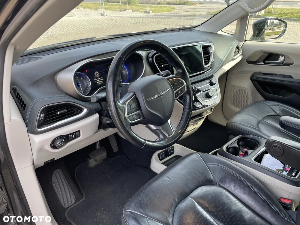 Chrysler Pacifica - 10