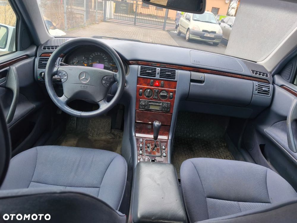 Mercedes-Benz Klasa E - 15