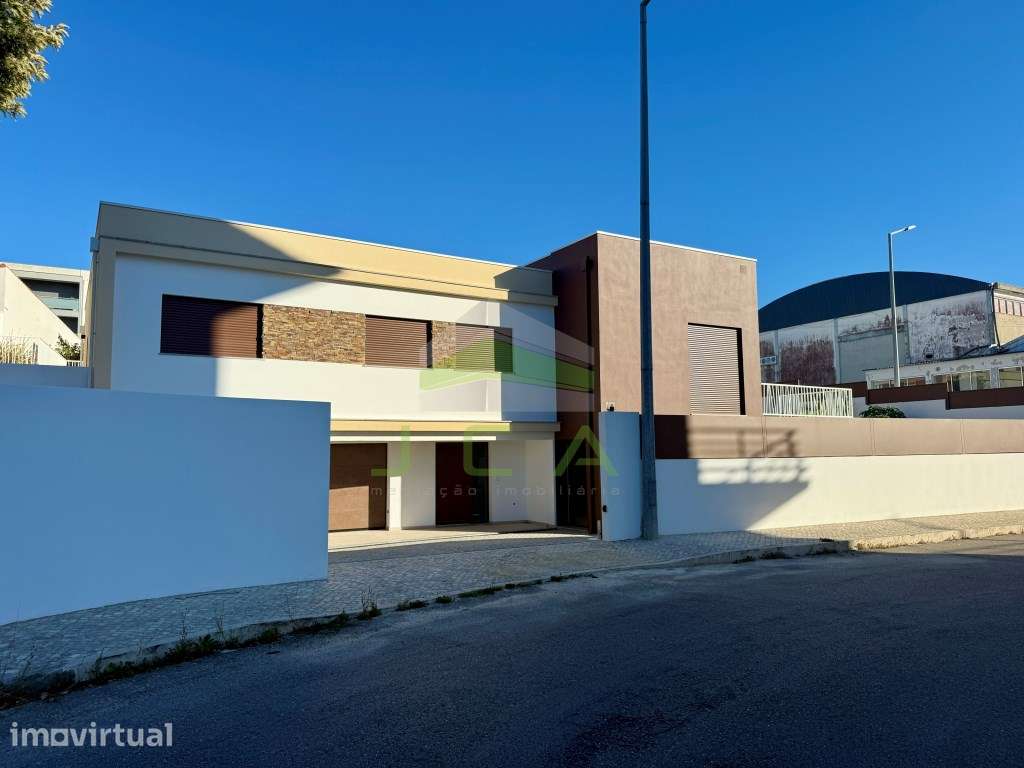 Moradia V4 com piscina na cidade de Leiria - Grande imagem: 5/10