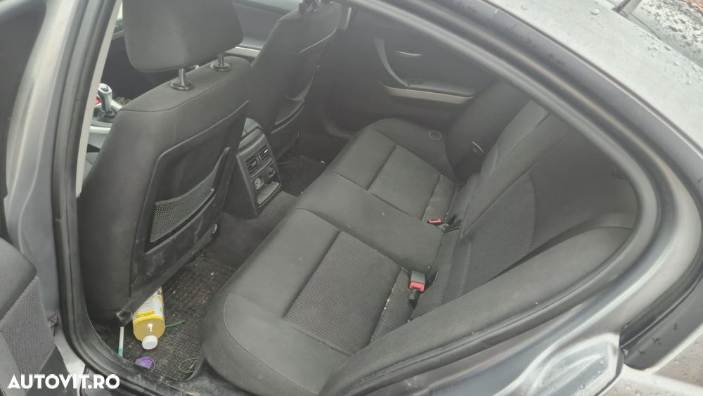 BMW Seria 3 318d DPF - 12