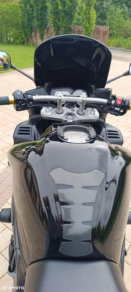 Yamaha FZ - 11