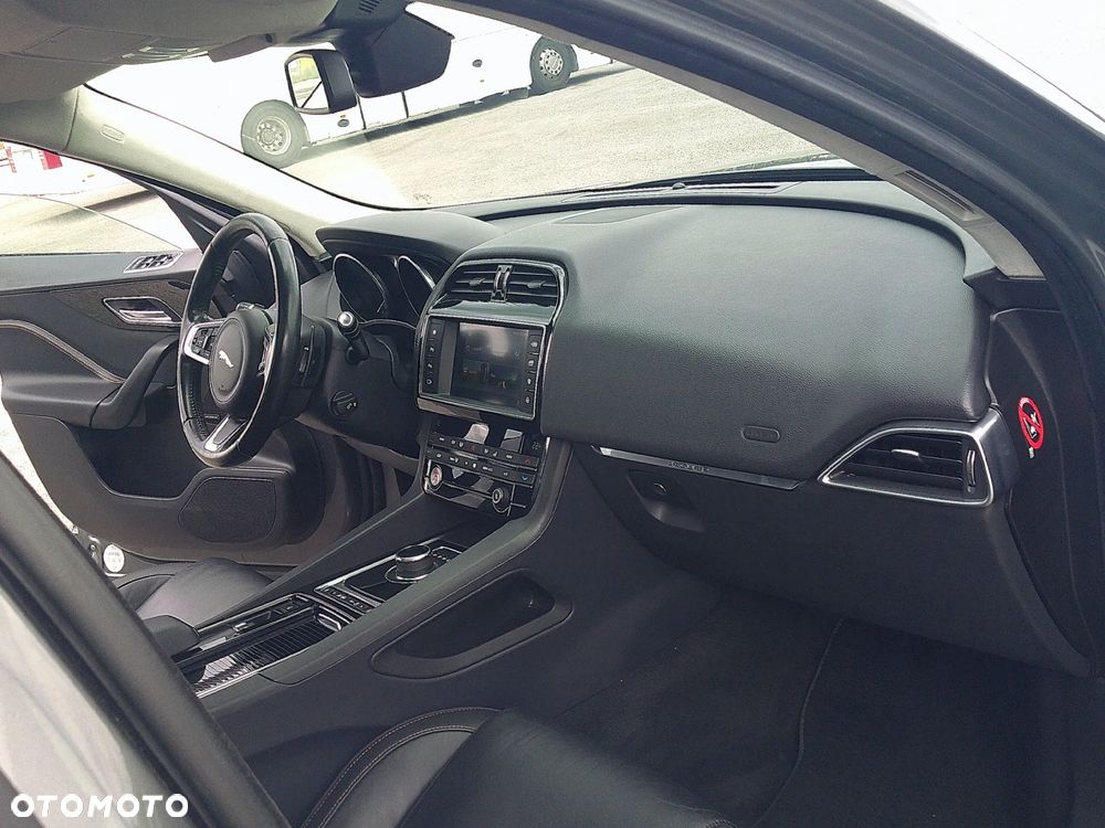 Jaguar F-Pace 3.0 TDV6 AWD R-Sport - 19