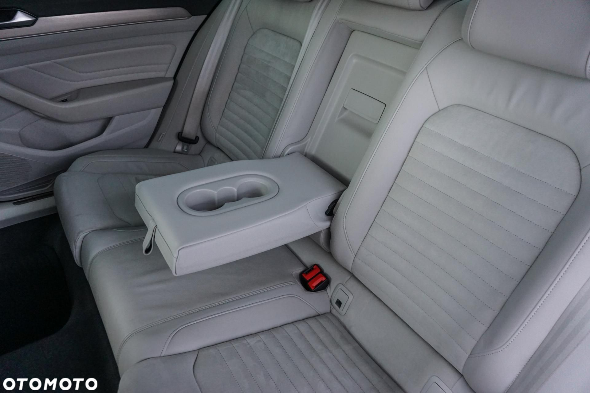 Volkswagen Passat 2.0 TSI Elegance DSG - 12