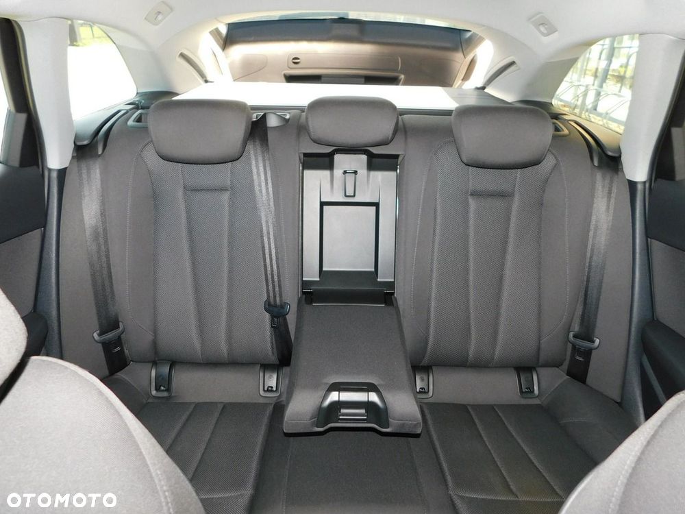 Audi A4 Avant 2.0 TDI Design - 13