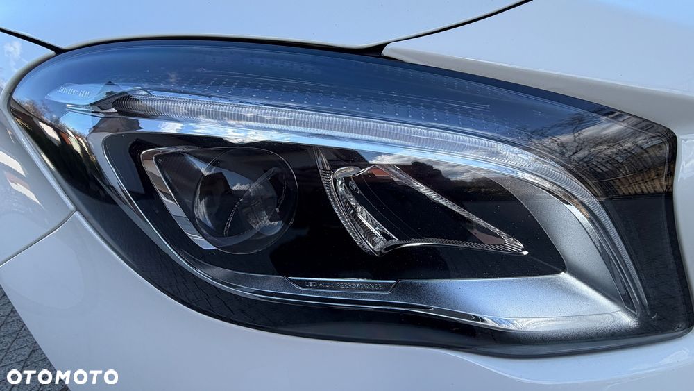 Mercedes-Benz GLA - 8