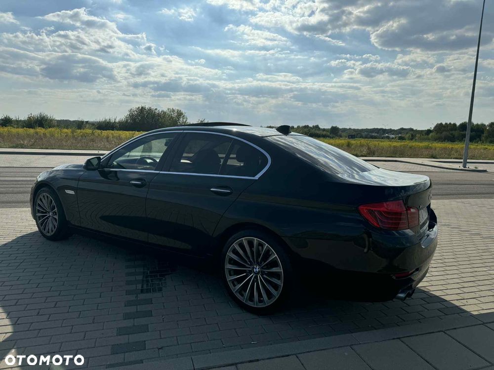 BMW Seria 5 528i xDrive - 9