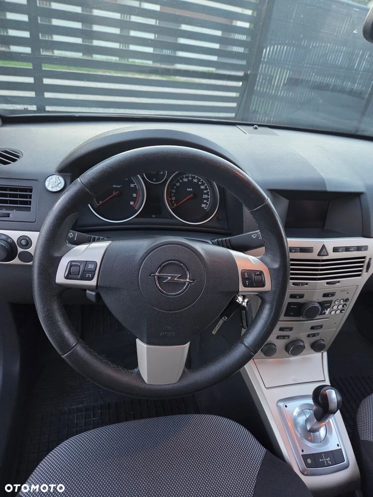 Opel Astra 1.6 Automatik Design Edition - 27