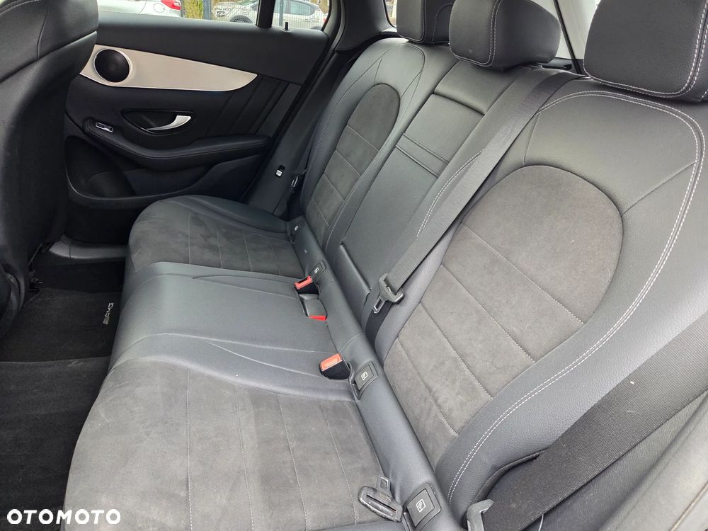 Mercedes-Benz GLC 250 d 4Matic 9G-TRONIC AMG Line - 18
