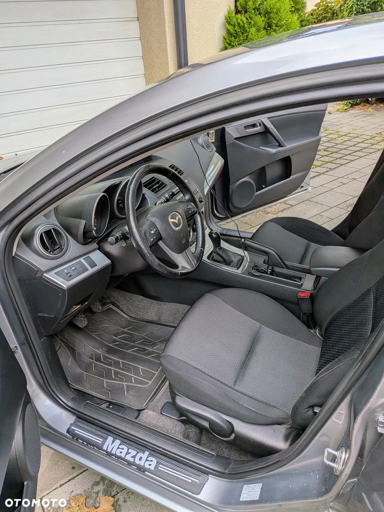 Mazda 3 1.6 Active + - 5